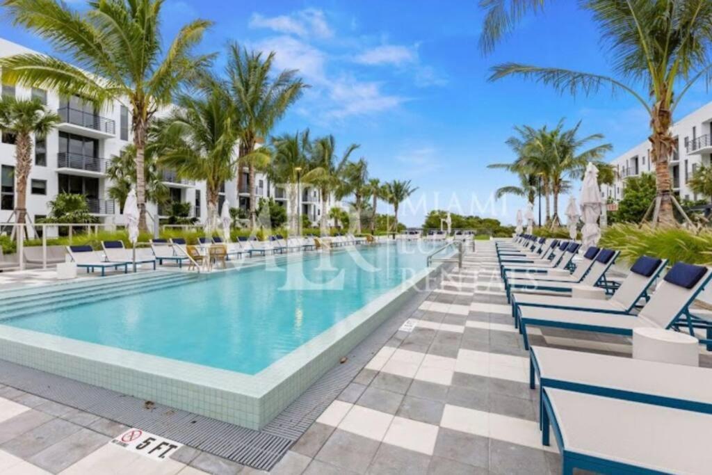 Luxury Getaway In Sleeps 3 Getaway With Pool - Prime Location Apartamento Miami